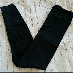 Solid black LulaRoe leggings